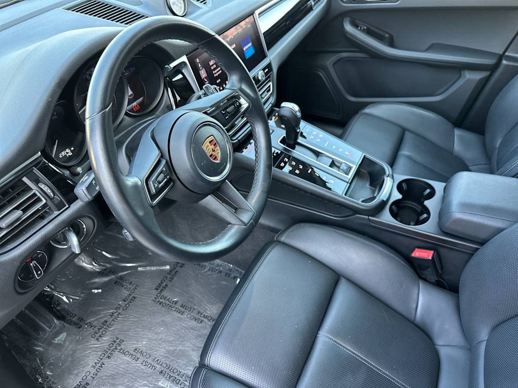 Thumbnail: 2023 Porsche Macan - 10