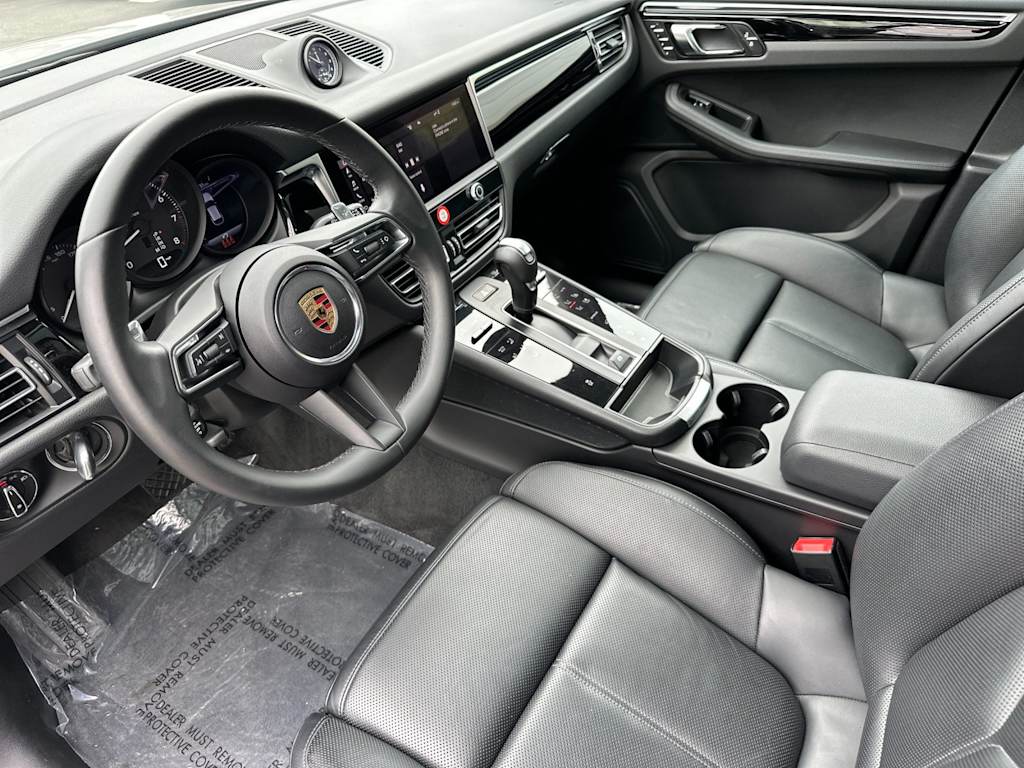 Thumbnail: 2024 Porsche Macan - 2