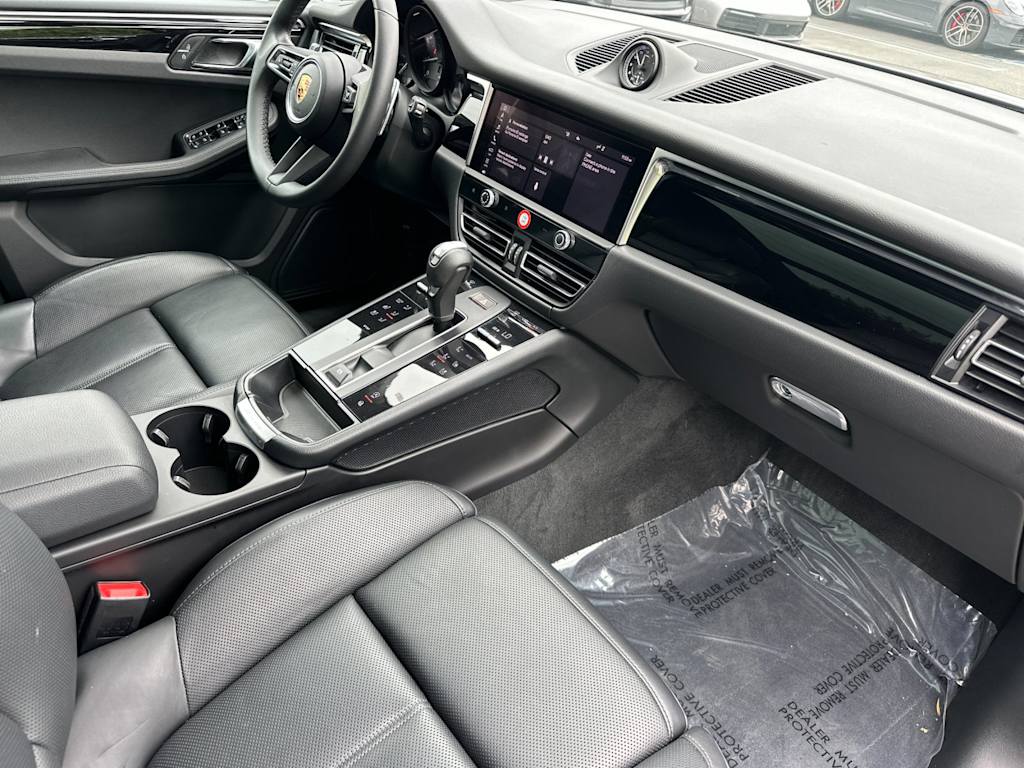 Thumbnail: 2024 Porsche Macan - 12