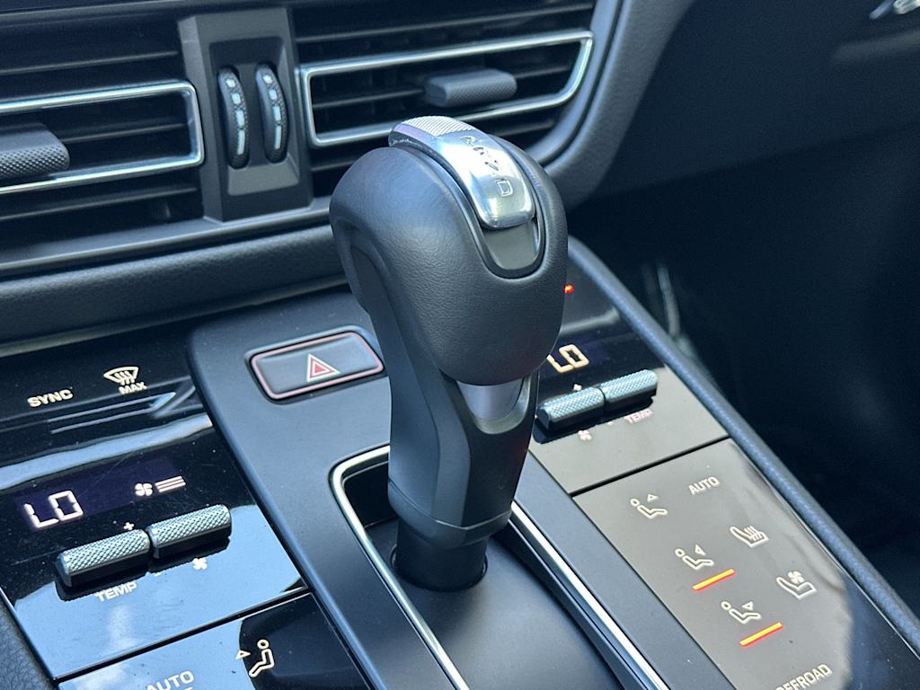 Thumbnail: 2025 Porsche Macan - 29