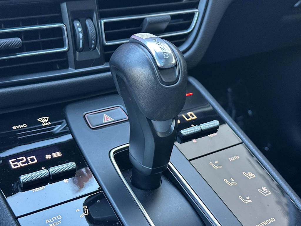 Thumbnail: 2025 Porsche Macan - 28