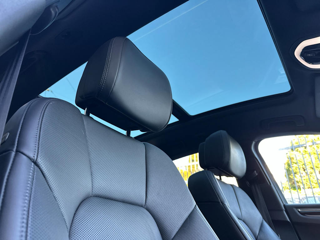Thumbnail: 2025 Porsche Macan - 24