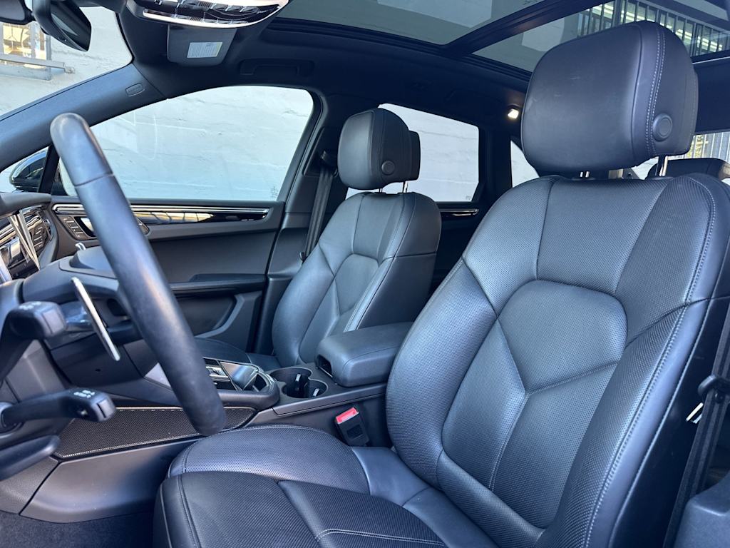 Thumbnail: 2025 Porsche Macan - 11