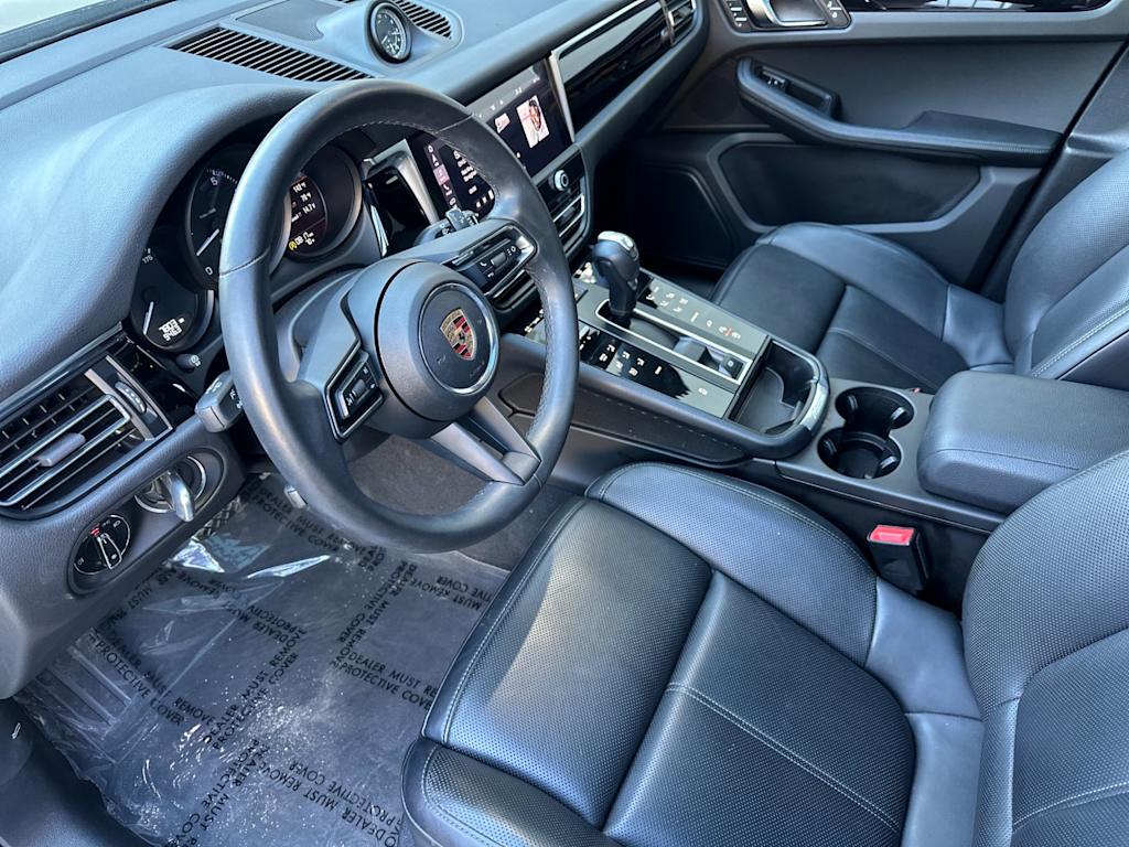 Thumbnail: 2025 Porsche Macan - 10