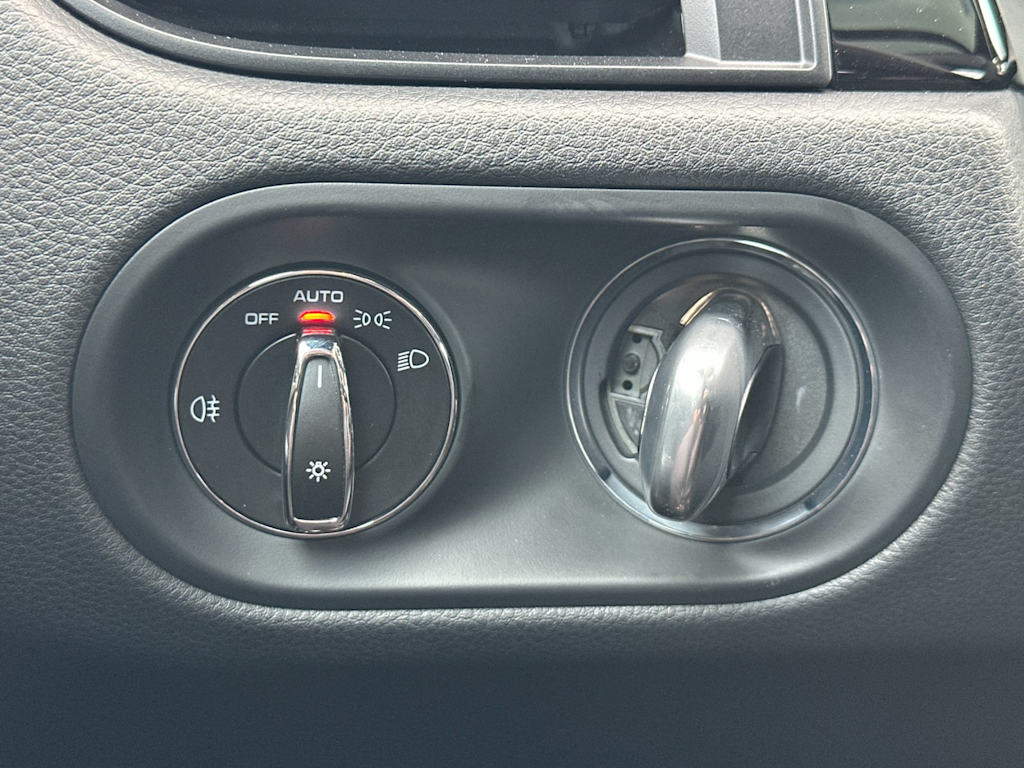 Thumbnail: 2025 Porsche Macan - 33