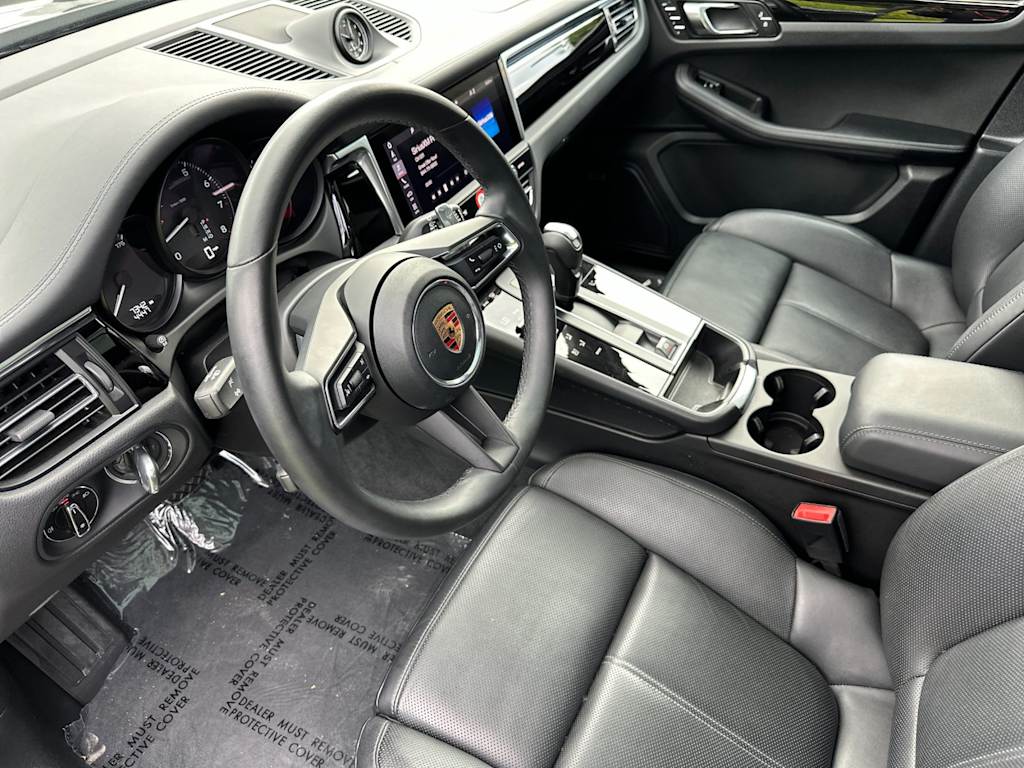 Thumbnail: 2025 Porsche Macan - 10