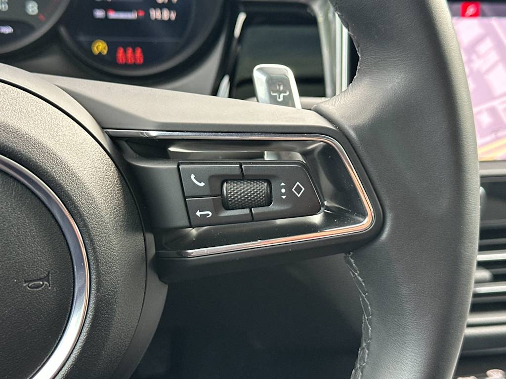 Thumbnail: 2025 Porsche Macan - 32