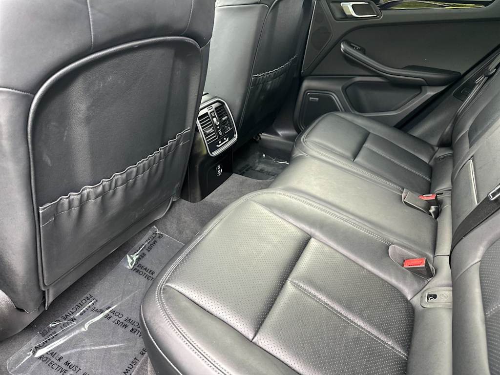 Thumbnail: 2025 Porsche Macan - 12