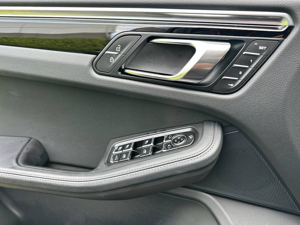 Thumbnail: 2025 Porsche Macan - 22