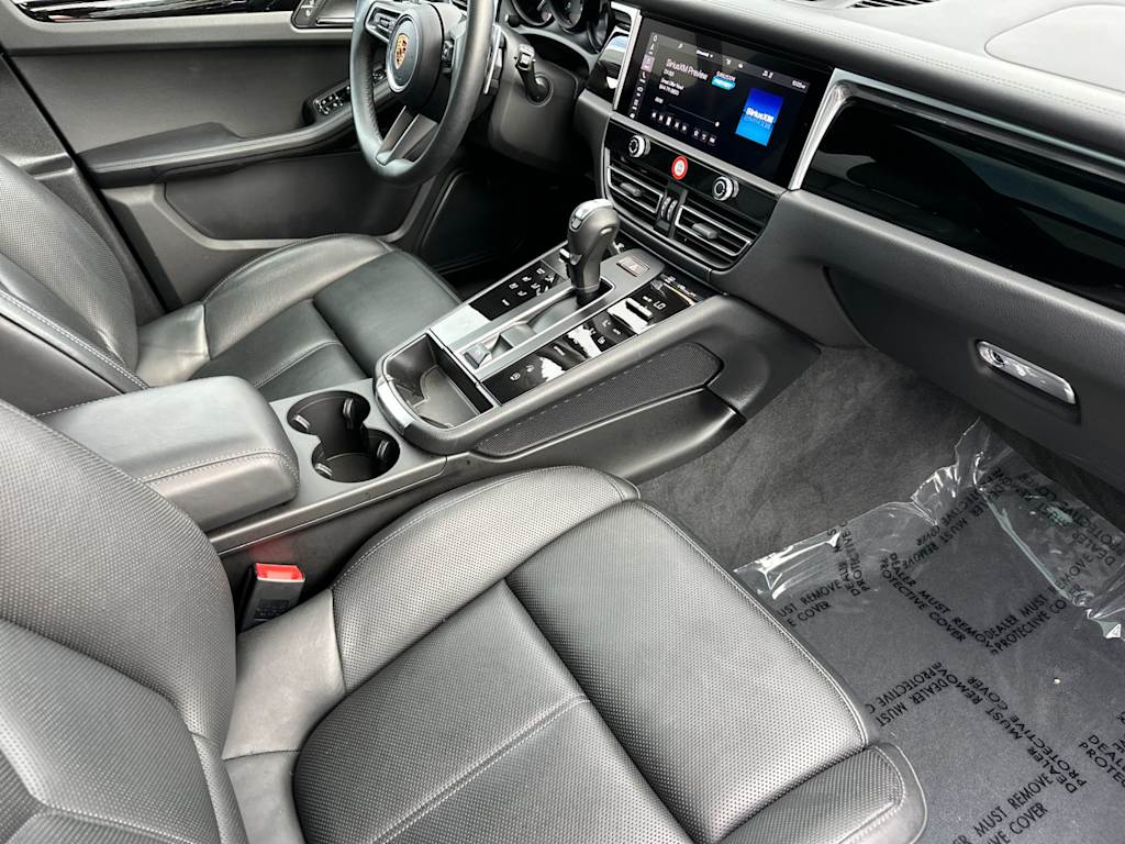 Thumbnail: 2025 Porsche Macan - 24