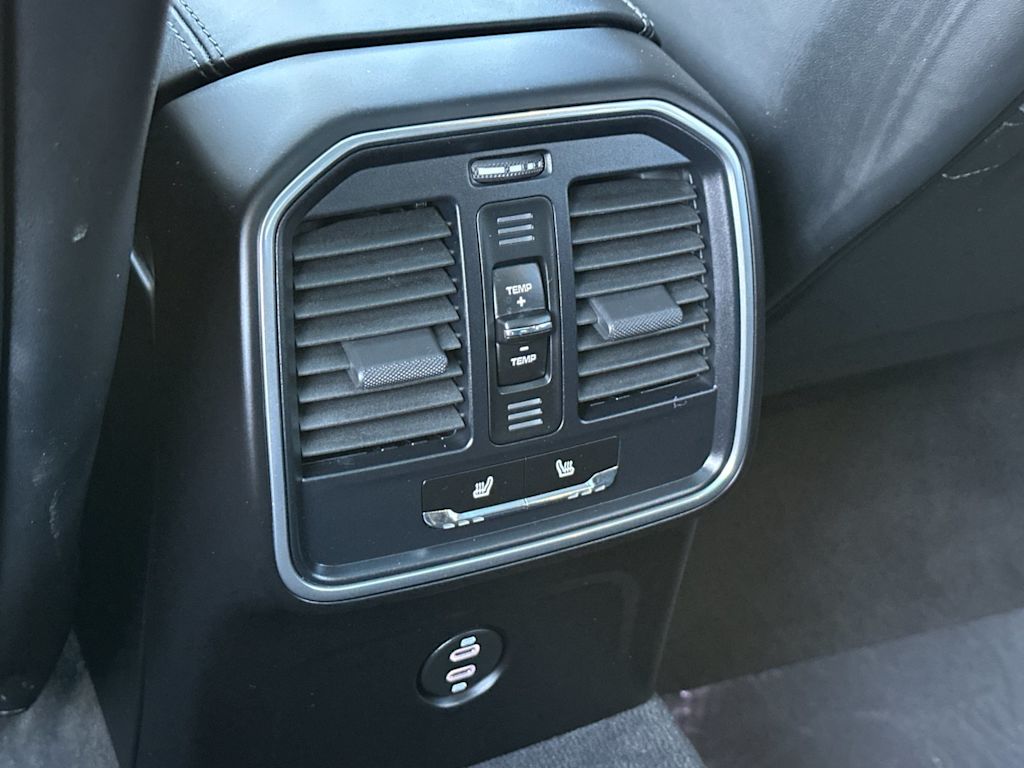 Thumbnail: 2025 Porsche Macan - 23