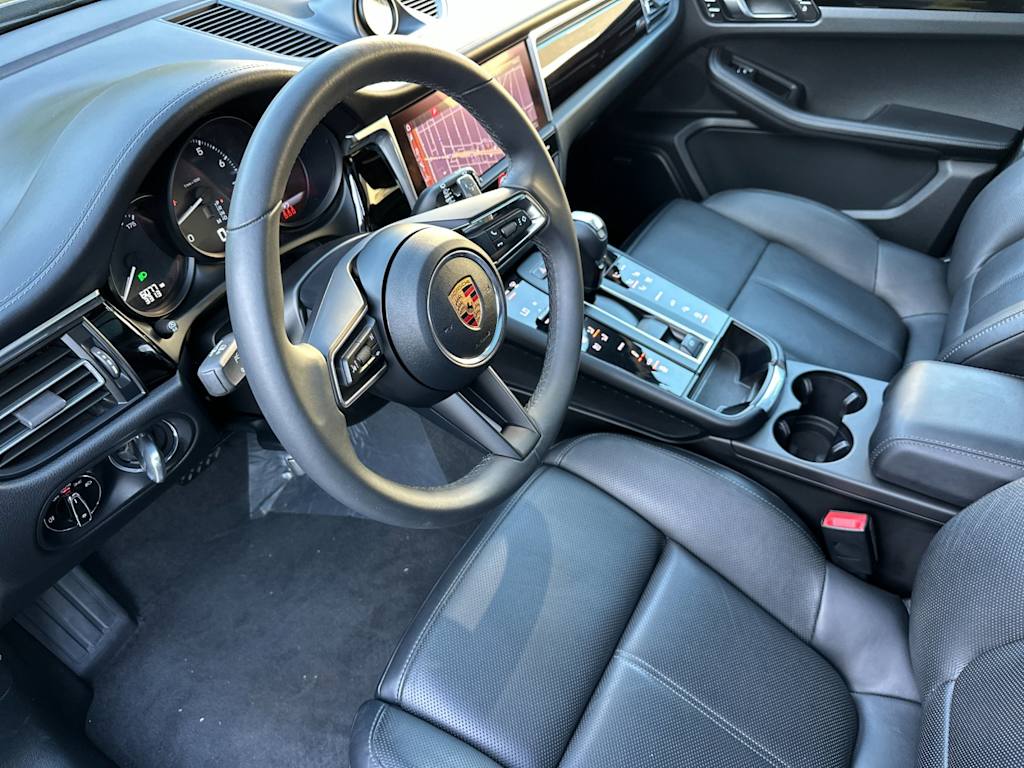 Thumbnail: 2025 Porsche Macan - 2