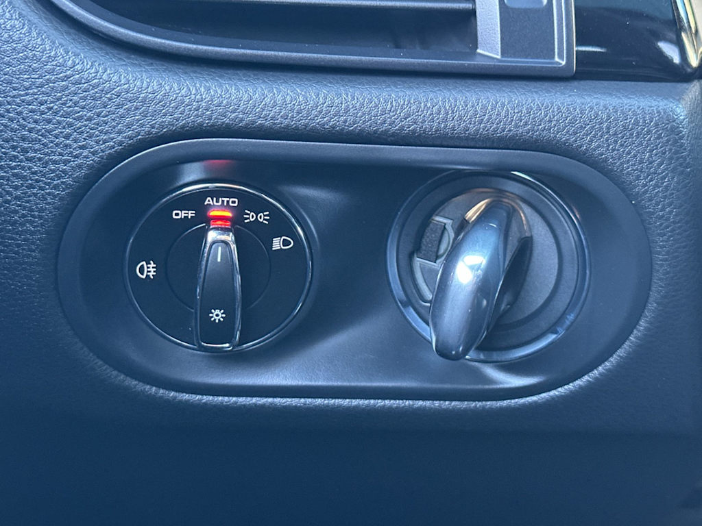 Thumbnail: 2025 Porsche Macan - 33