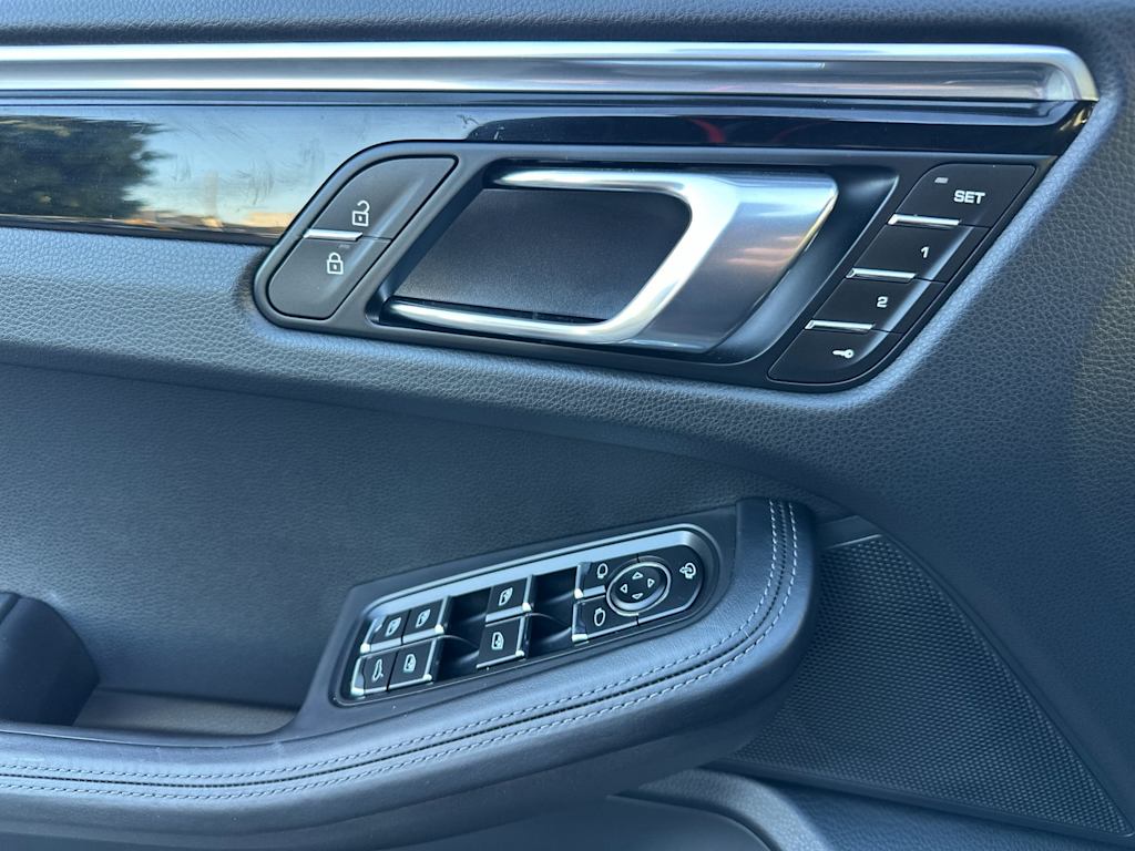 Thumbnail: 2025 Porsche Macan - 22