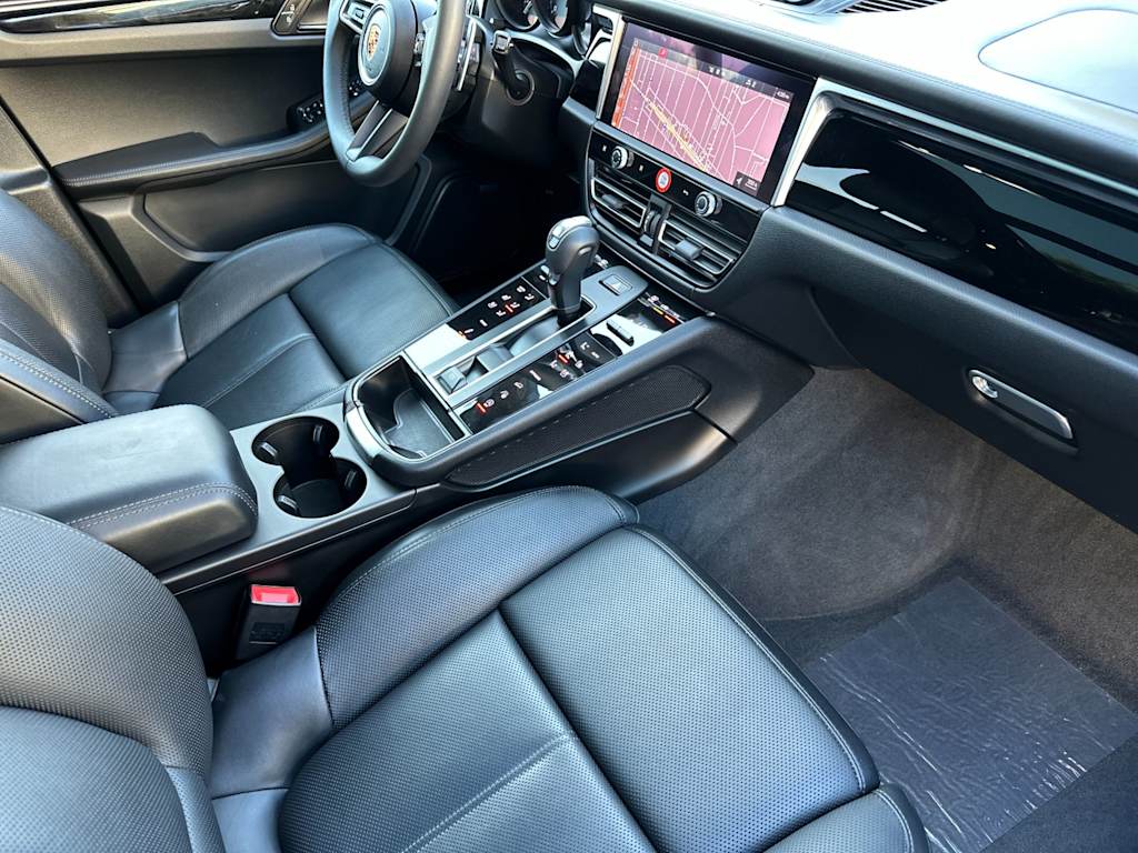 Thumbnail: 2025 Porsche Macan - 13