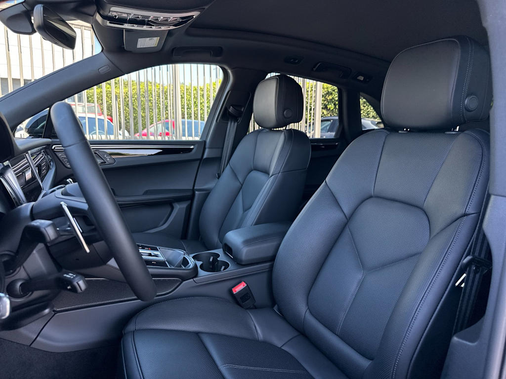 Thumbnail: 2025 Porsche Macan - 10
