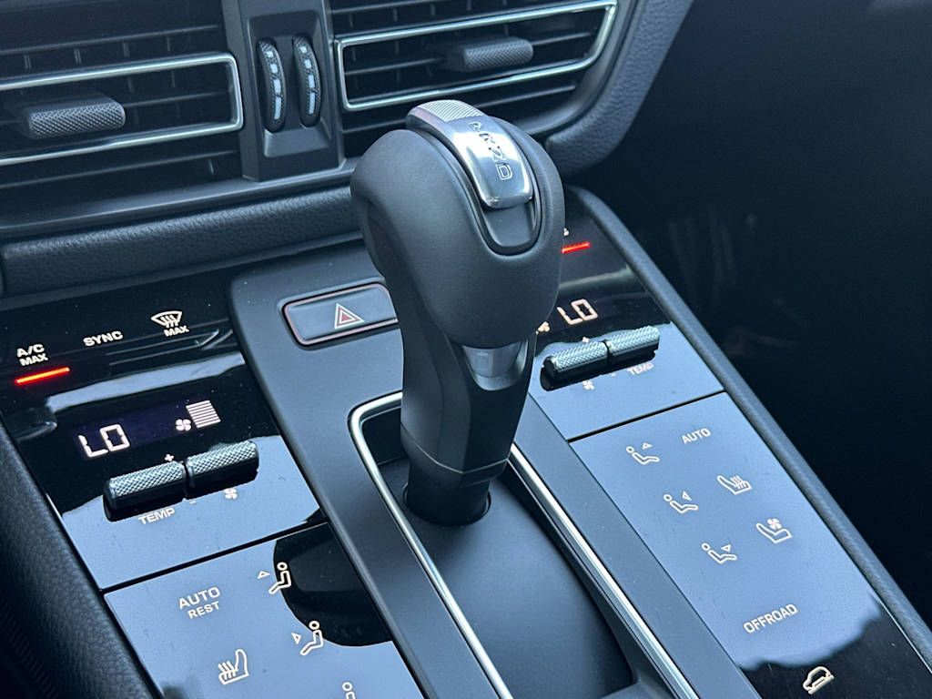 Thumbnail: 2025 Porsche Macan - 28