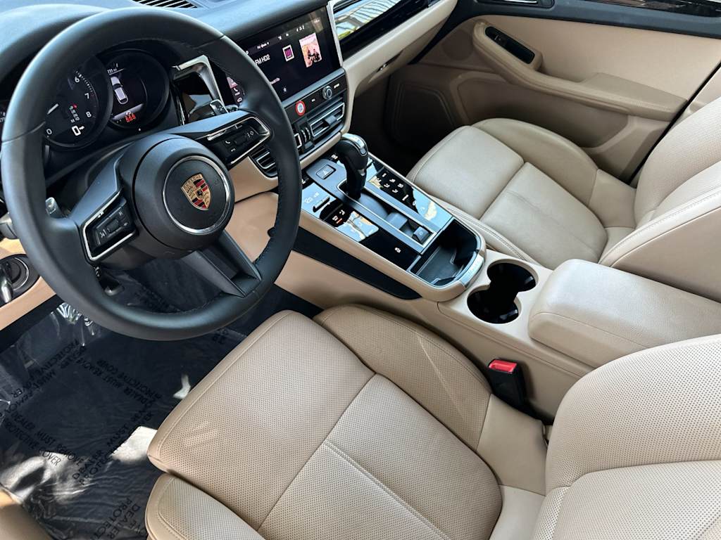 Thumbnail: 2025 Porsche Macan - 2