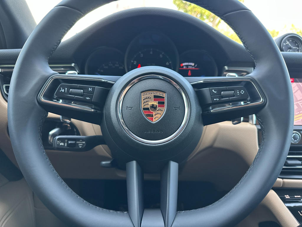 Thumbnail: 2025 Porsche Macan - 29