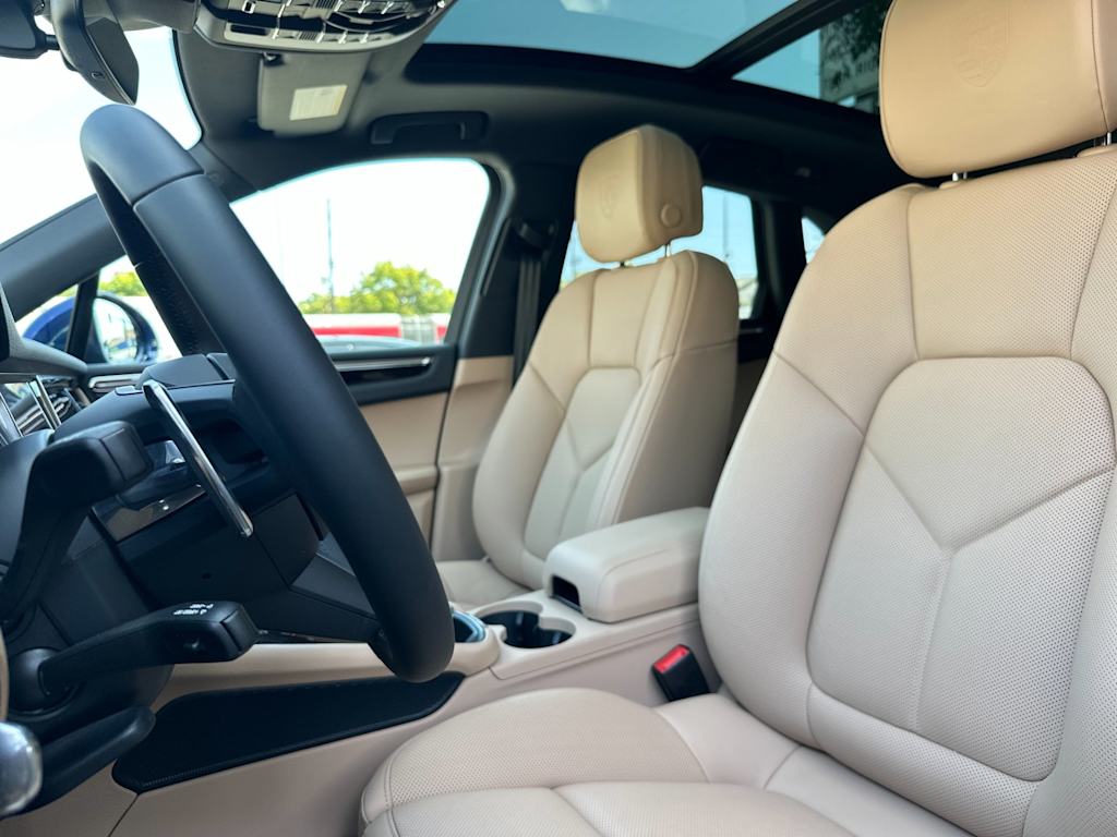 Thumbnail: 2025 Porsche Macan - 10