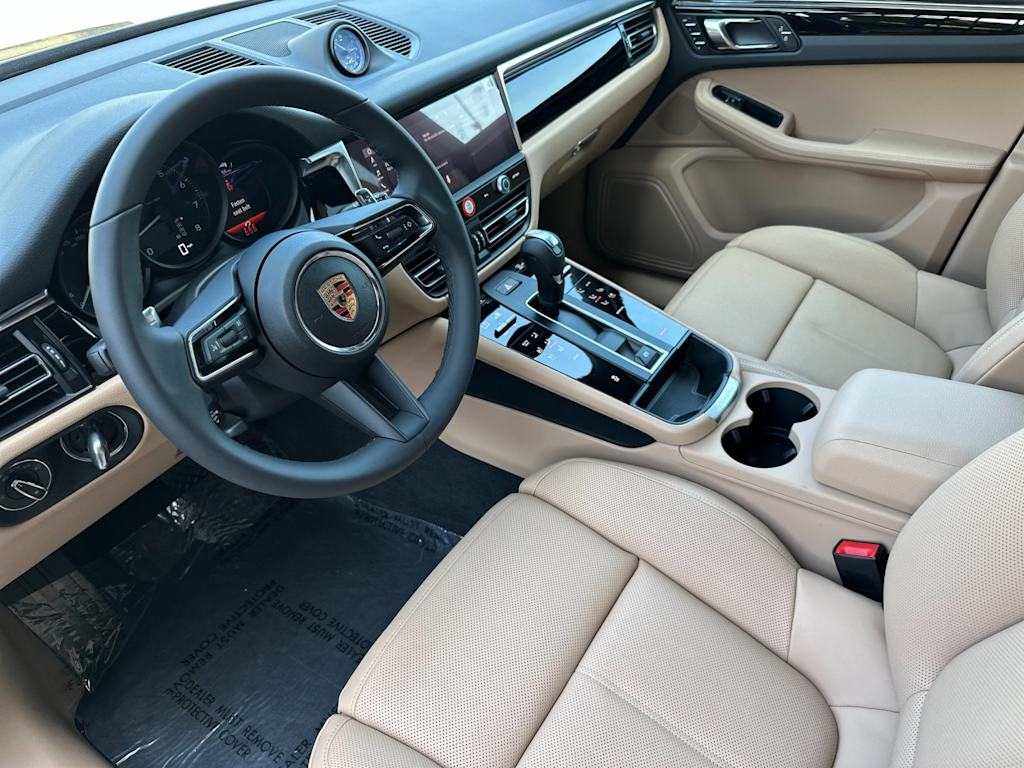 Thumbnail: 2025 Porsche Macan - 2