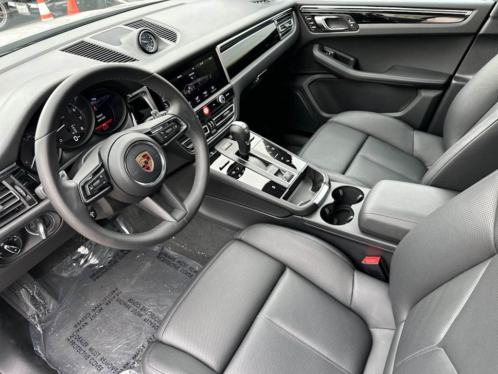 Thumbnail: 2026 Porsche Macan - 10