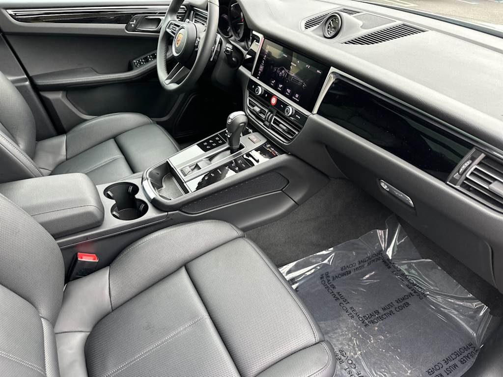 Thumbnail: 2026 Porsche Macan - 13
