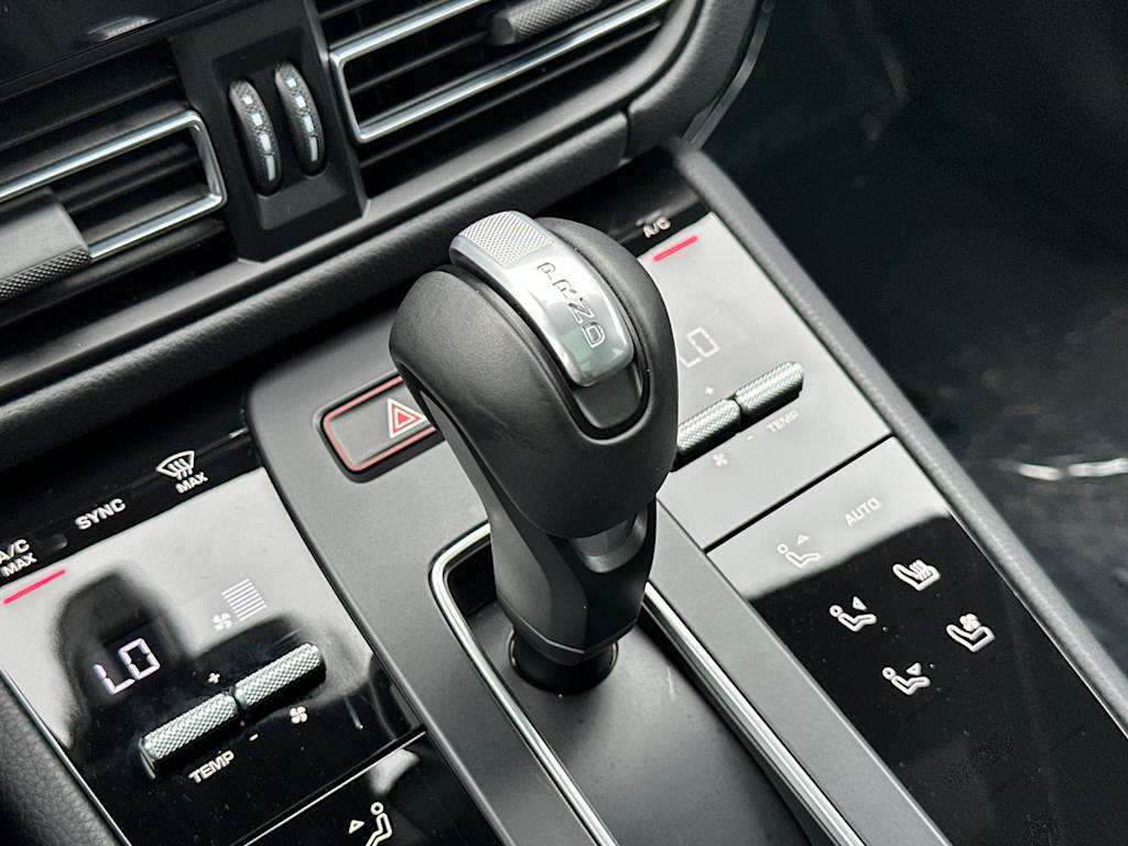 Thumbnail: 2026 Porsche Macan - 29