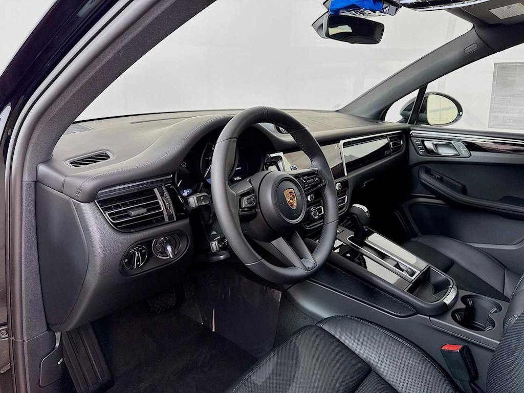 Thumbnail: 2026 Porsche Macan - 2