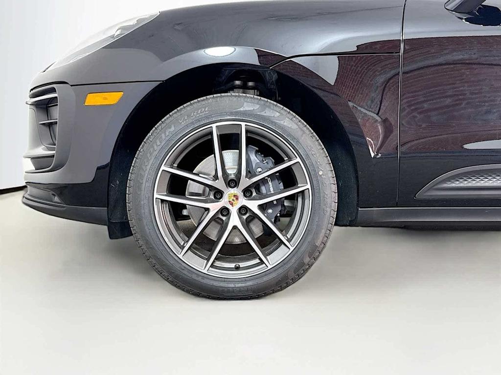 Thumbnail: 2026 Porsche Macan - 51