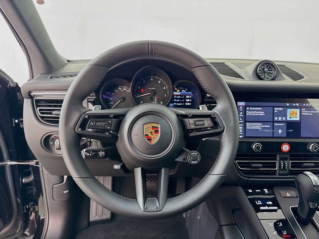 Thumbnail: 2026 Porsche Macan - 39