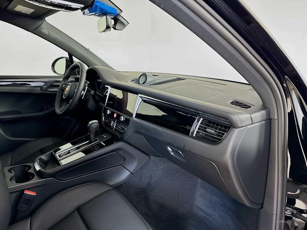 Thumbnail: 2026 Porsche Macan - 49