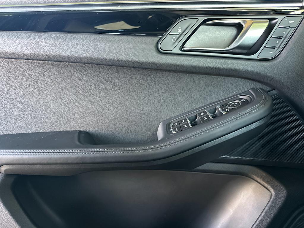 Thumbnail: 2026 Porsche Macan - 22
