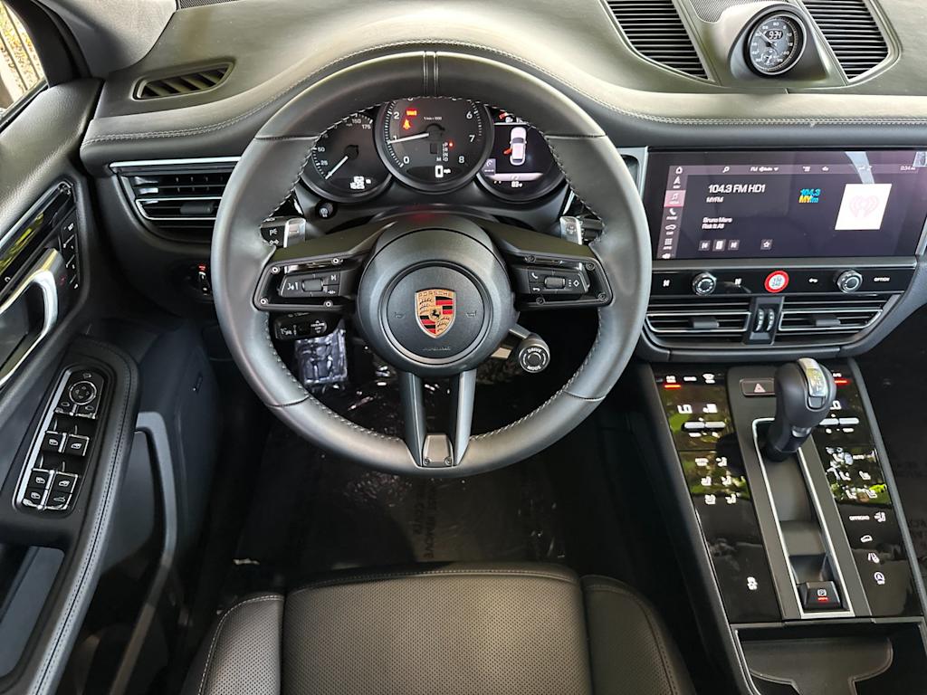 Thumbnail: 2026 Porsche Macan - 12