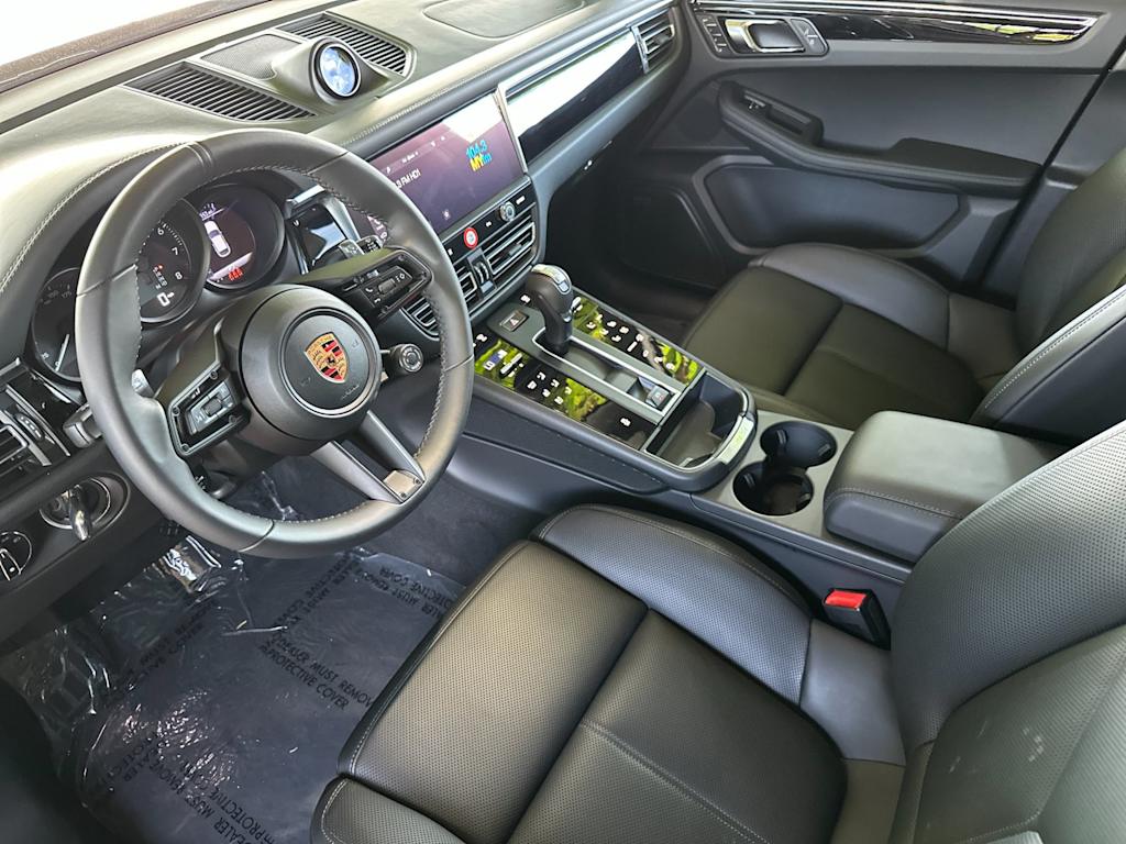 Thumbnail: 2026 Porsche Macan - 2
