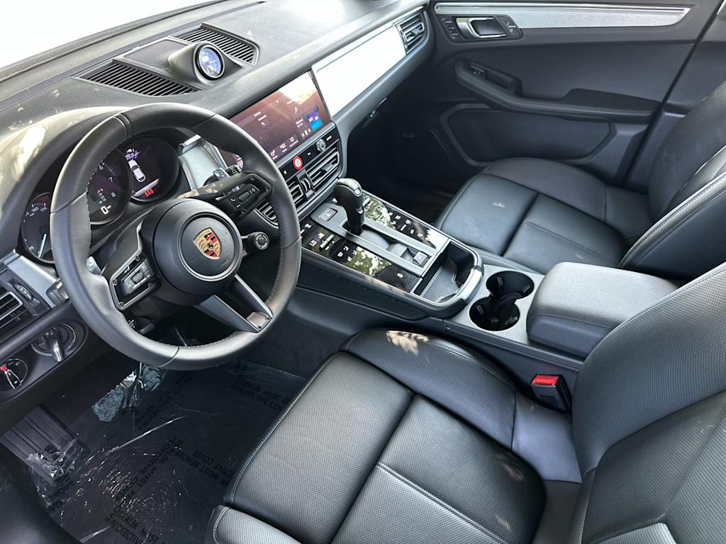 Thumbnail: 2026 Porsche Macan - 10