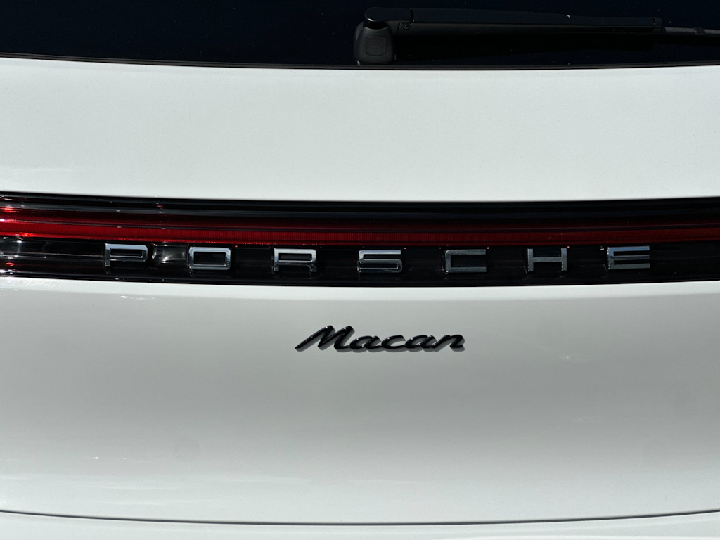 Thumbnail: 2026 Porsche Macan - 33