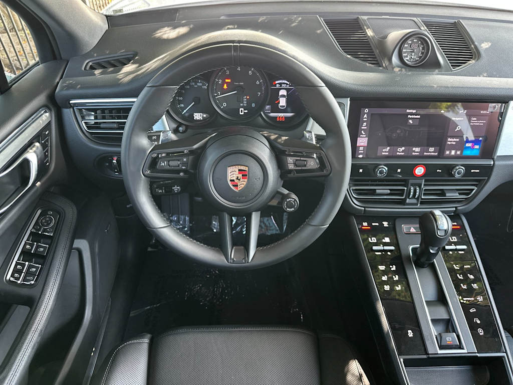 Thumbnail: 2026 Porsche Macan - 9