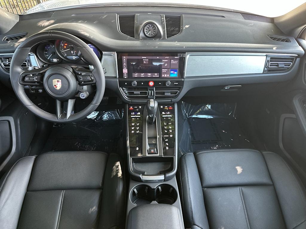 Thumbnail: 2026 Porsche Macan - 2