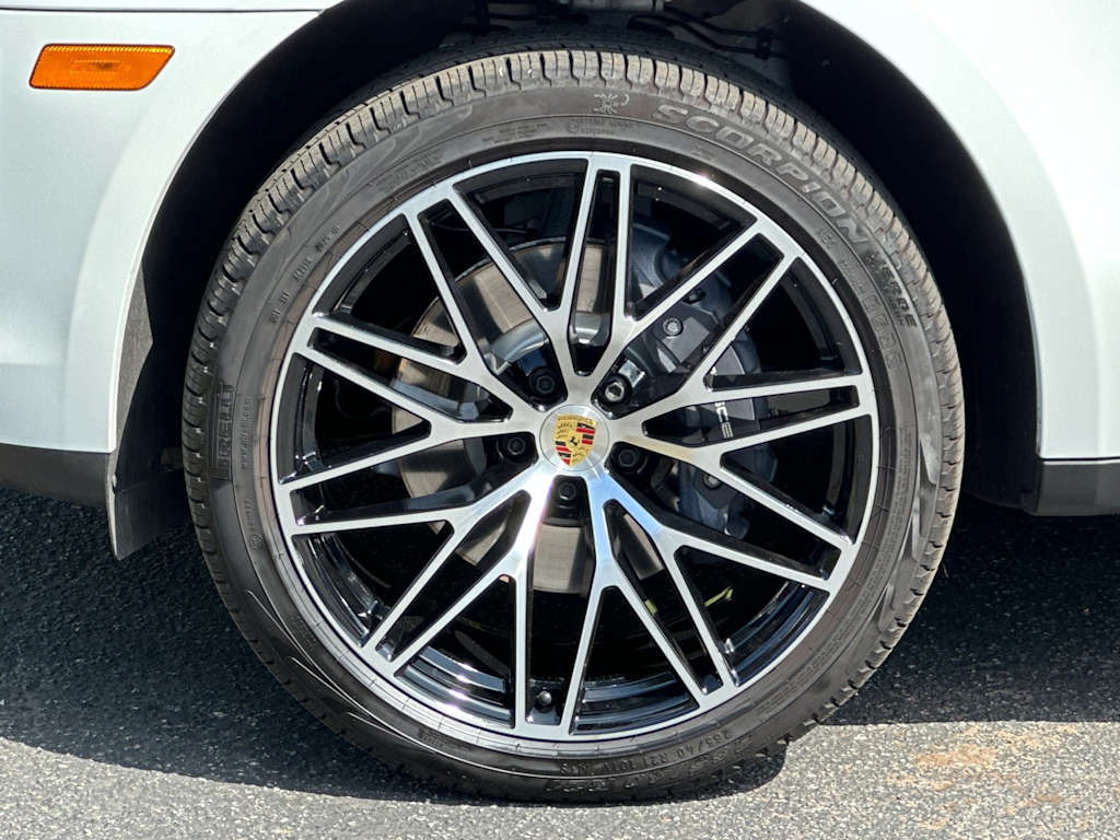 Thumbnail: 2026 Porsche Macan - 8
