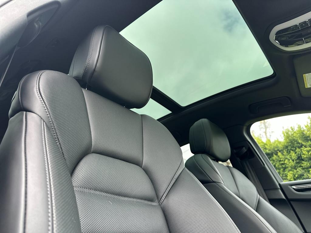 Thumbnail: 2026 Porsche Macan - 23