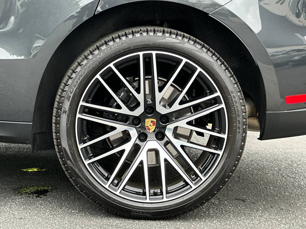 Thumbnail: 2026 Porsche Macan - 7