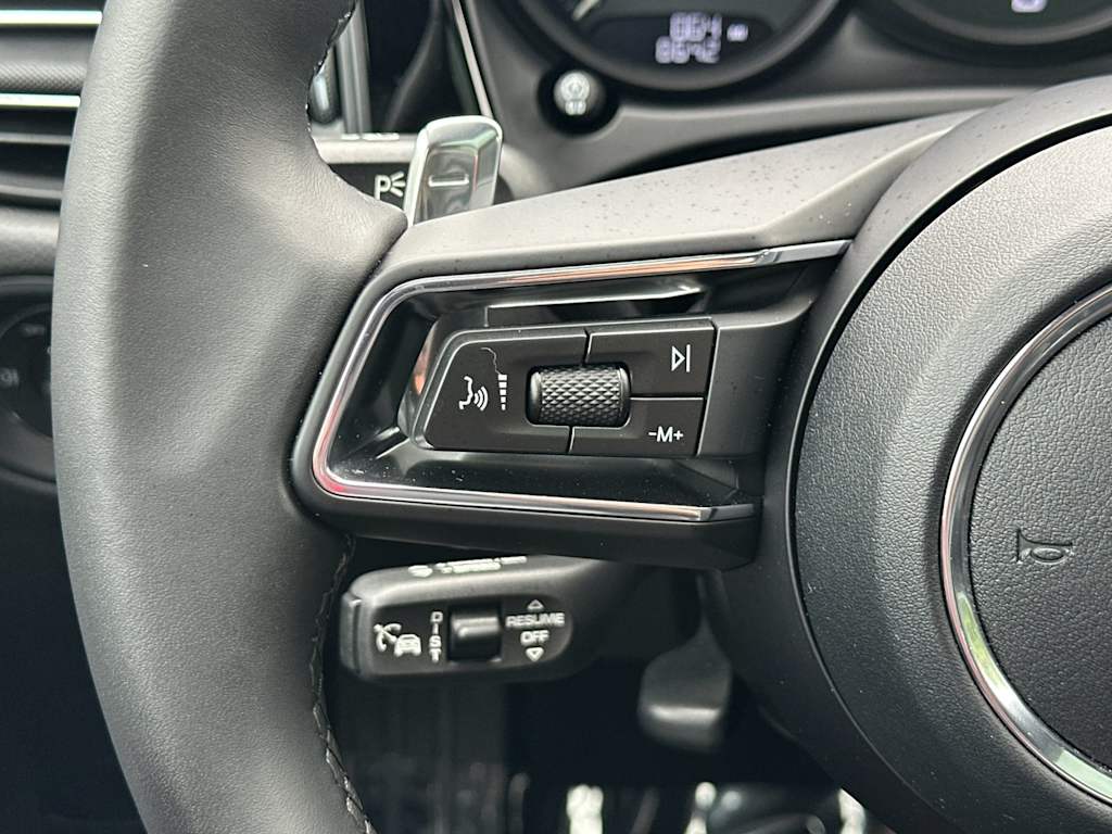Thumbnail: 2026 Porsche Macan - 30