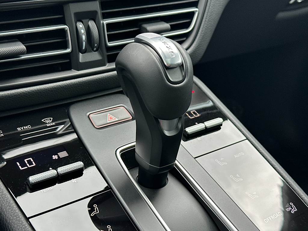 Thumbnail: 2026 Porsche Macan - 28