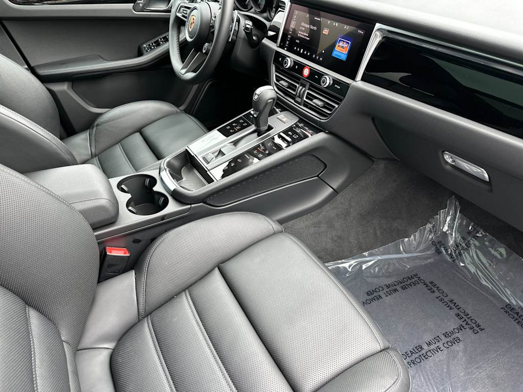 Thumbnail: 2026 Porsche Macan - 12