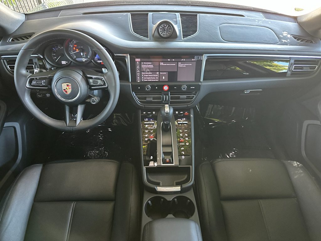 Thumbnail: 2026 Porsche Macan - 9
