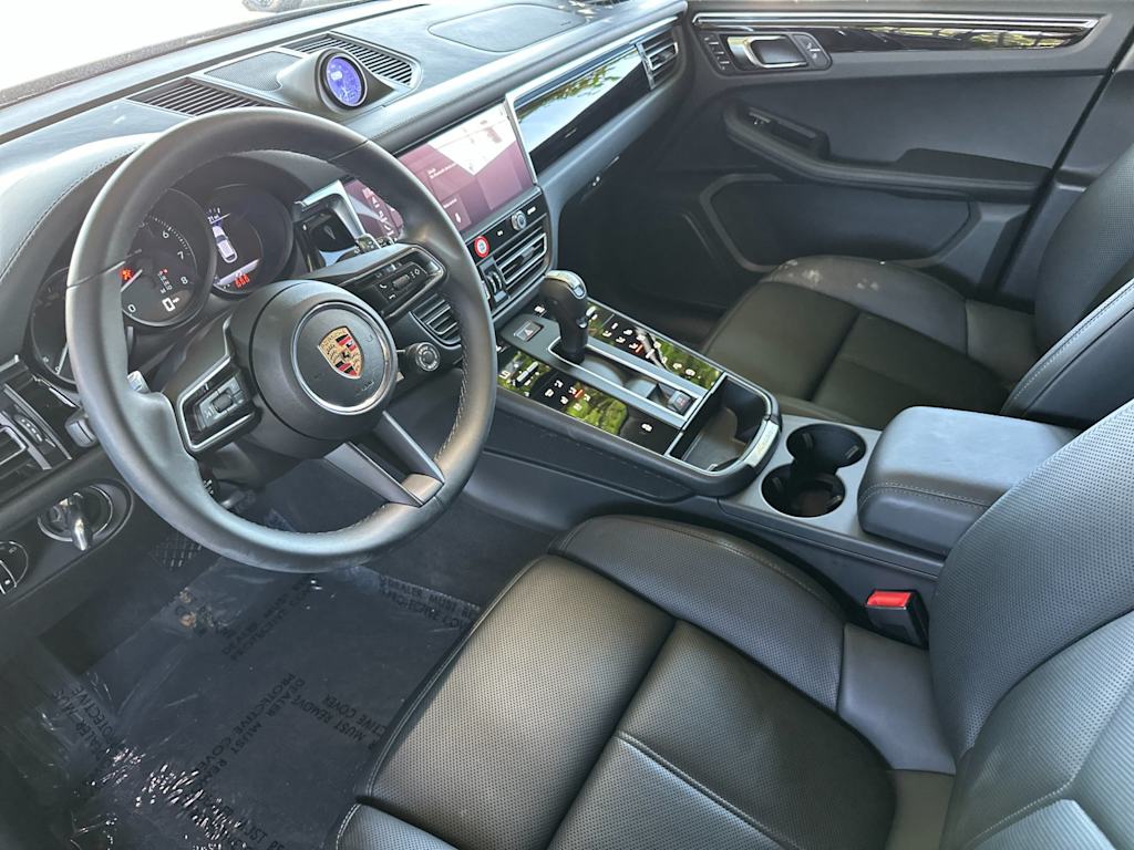 Thumbnail: 2026 Porsche Macan - 2