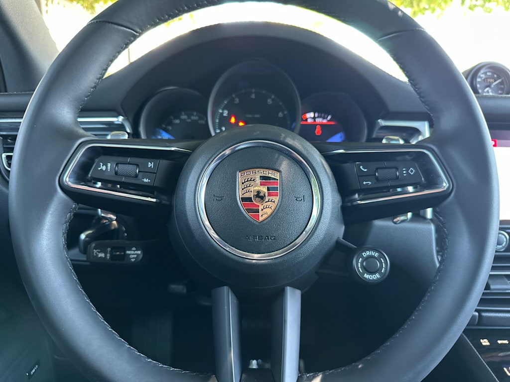 Thumbnail: 2026 Porsche Macan - 30