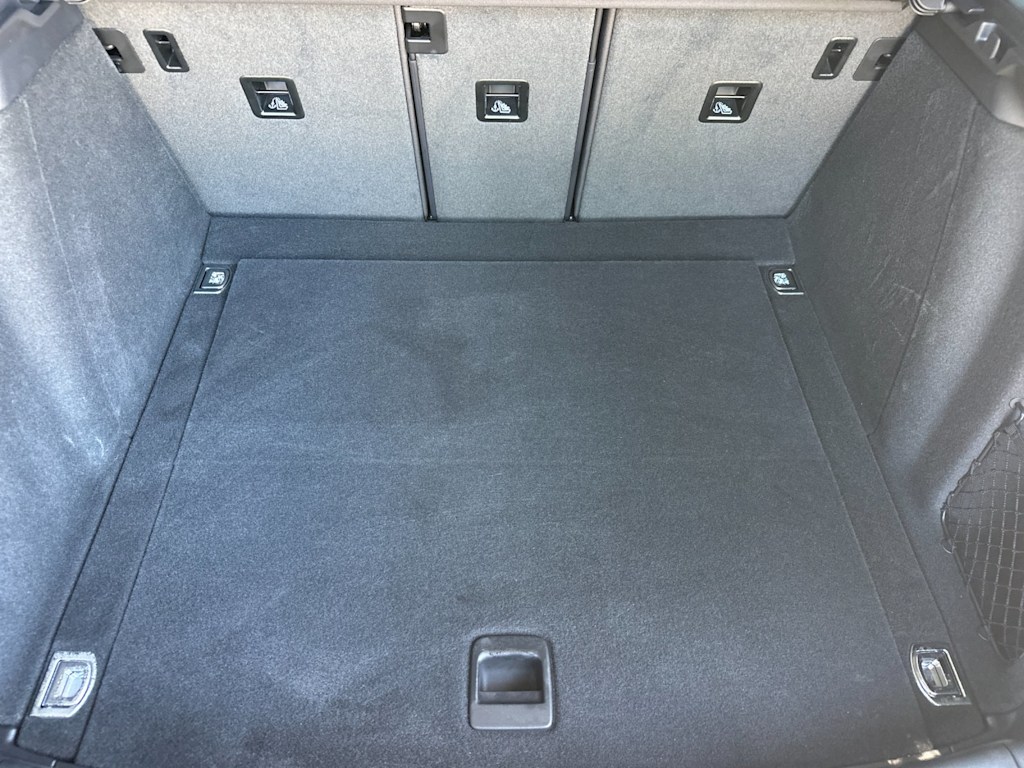 Thumbnail: 2026 Porsche Macan - 17