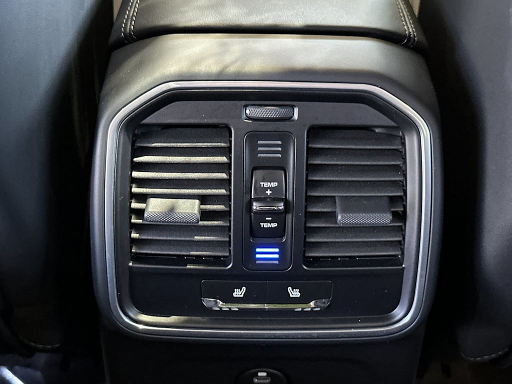 Thumbnail: 2026 Porsche Macan - 24
